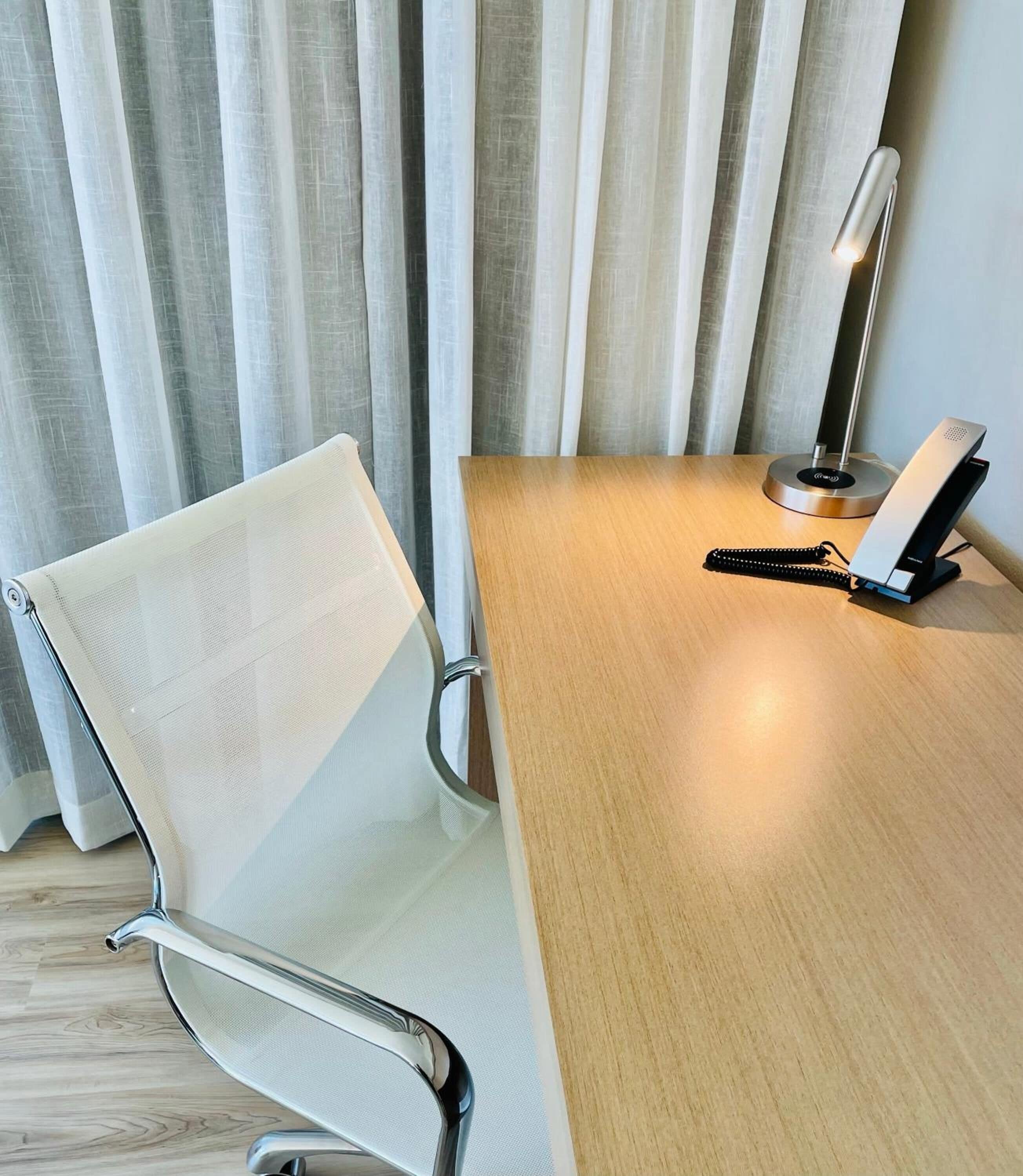 egyptian cotton sheets, premium bedding, in-room safe, desk