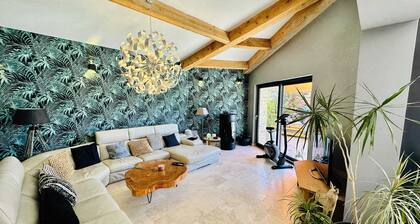 Maison en pierre, piscine, spa, terrain de pétanque, bar extérieur