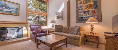 Una Smart TV, una chimenea