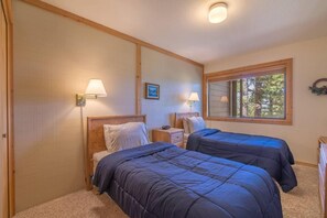 2 bedrooms, iron/ironing board, travel cot, free WiFi