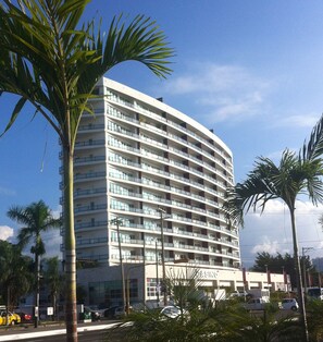 Vista frontal de la propiedad