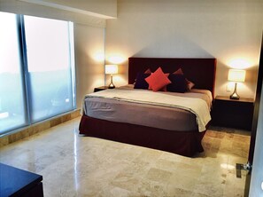 Apartamento luxo, 2 quartos, vista para o oceano | 2 quartos, cofres nos quartos, individualmente decorados