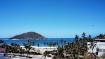 在海灘附近