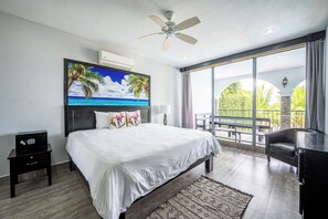 25 bedrooms, in-room safe, WiFi, bed sheets - 2 Beachfront Villas, 25 bedrooms, Bachelor Party Paradise (Jacó)