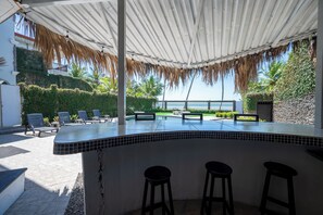 Terrace/patio - 2 Beachfront Villas, 25 bedrooms, Bachelor Party Paradise (Jacó)