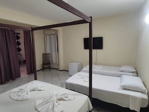 Minibar, free WiFi, bed sheets