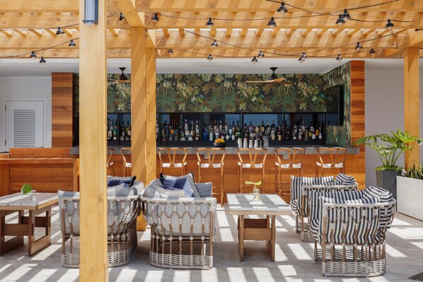 Bar (on property) - Kimpton Shorebreak Fort Lauderdale Beach Resort by IHG (Fort Lauderdale)