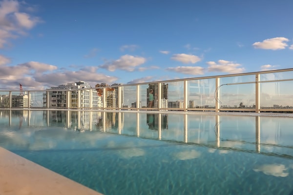 2 piscinas al aire libre, sillones reclinables de piscina