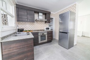 Fridge, microwave, oven, coffee/tea maker