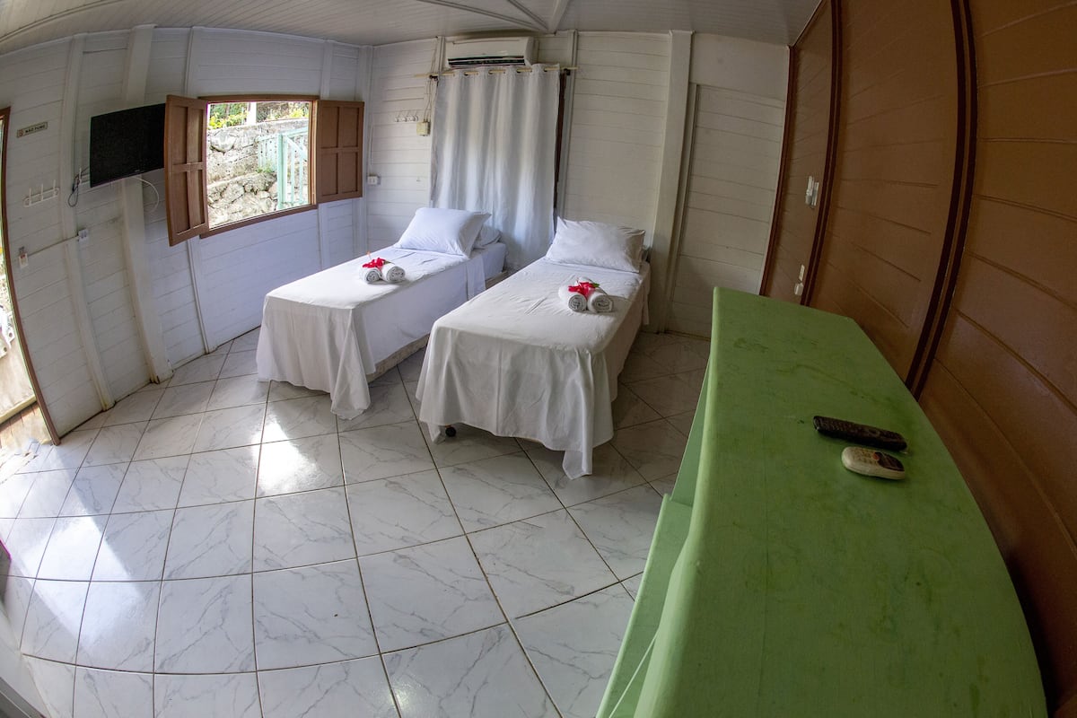 Minibar y ropa de cama