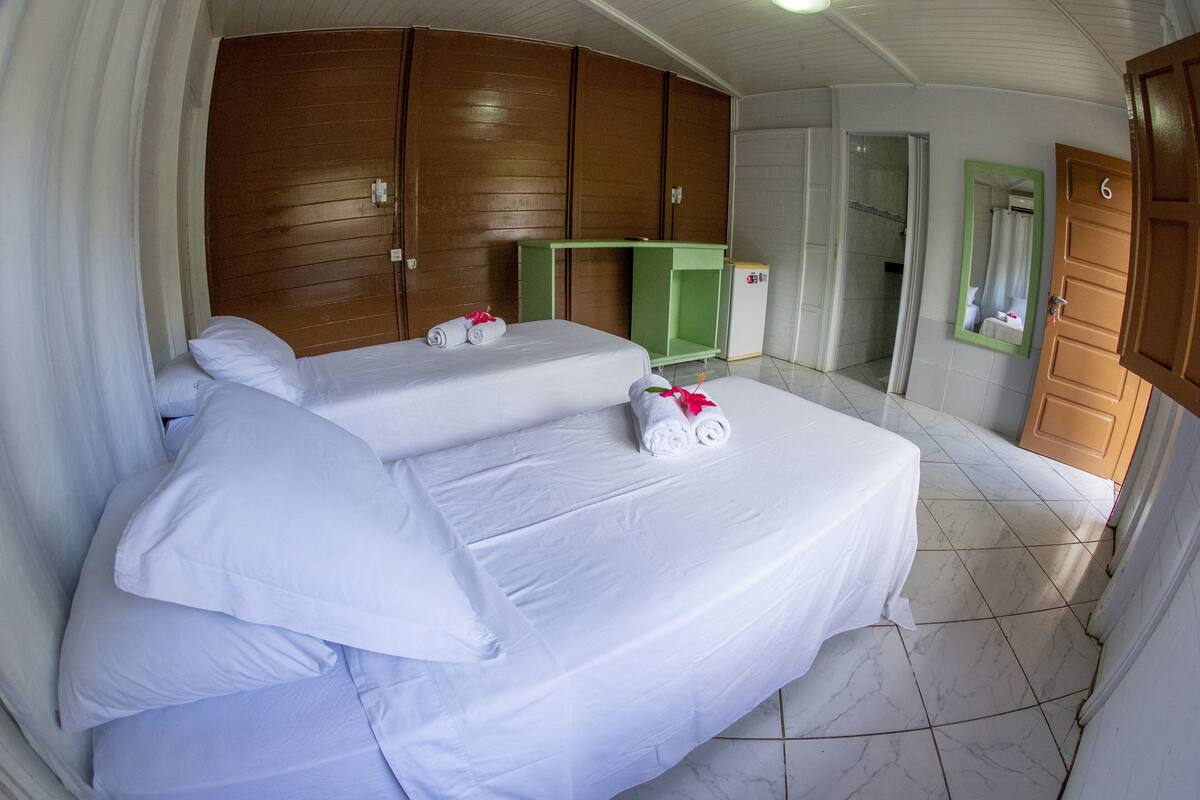 Minibar y ropa de cama