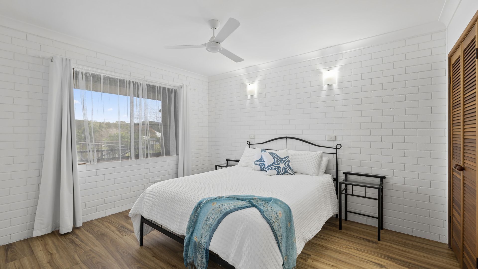 2 bedrooms, iron/ironing board, bed sheets