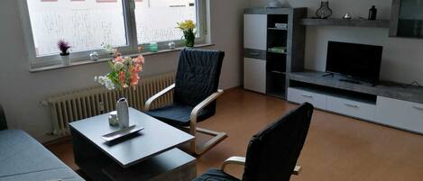 Smart-tv, dvd-afspiller, bøger