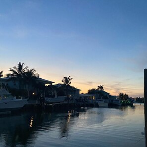 Marina - 3/2 Waterfront / Private Dock  / Cabana Club Pool & Beach / Kayaks / Tiki Hut 🏝. (Key Colony Beach)