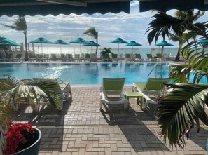 Outdoor pool - 3/2 Waterfront / Private Dock / Cabana Club Pool & Beach / Kayaks / Tiki Hut 🏝. (Key Colony Beach)
