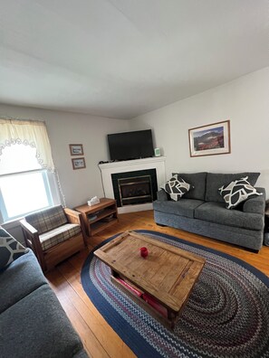 Smart TV, fireplace, DVD player