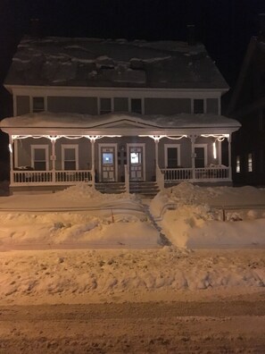 Exterior - Okemo Mountain, Family Affordable 2 fl village walk to town, Dogs OK. We recycle (Ludlow)