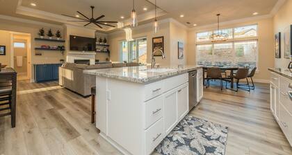 **NEW Luxury 4Bdrm Home / Adventure Base Camp**