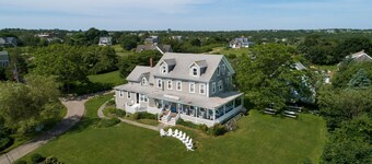 WALK FROM FERRY!!!    WALK TO TOWN !!!   BIKE EVERYWHERE!!!