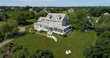 WALK FROM FERRY!!! WALK TO TOWN !!! BIKE EVERYWHERE!!!