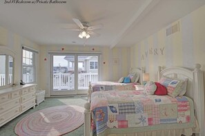 5 habitaciones, tabla de planchar con plancha y wifi 