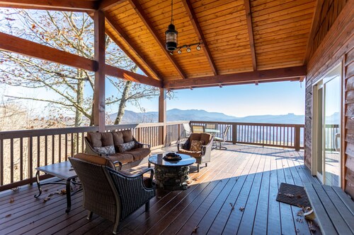 Grand Panorama - Pet friendly! Sunrise AND Sunset Views, Hot Tub