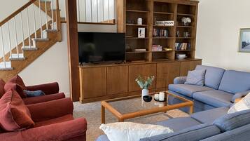 スマートテレビ、卓球台、書庫