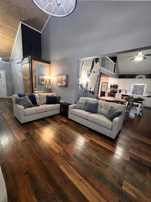 Smart TV, books - PERFECT spot! Breathtaking views of Rough River from wrap-around covered decks (Falls of Rough)