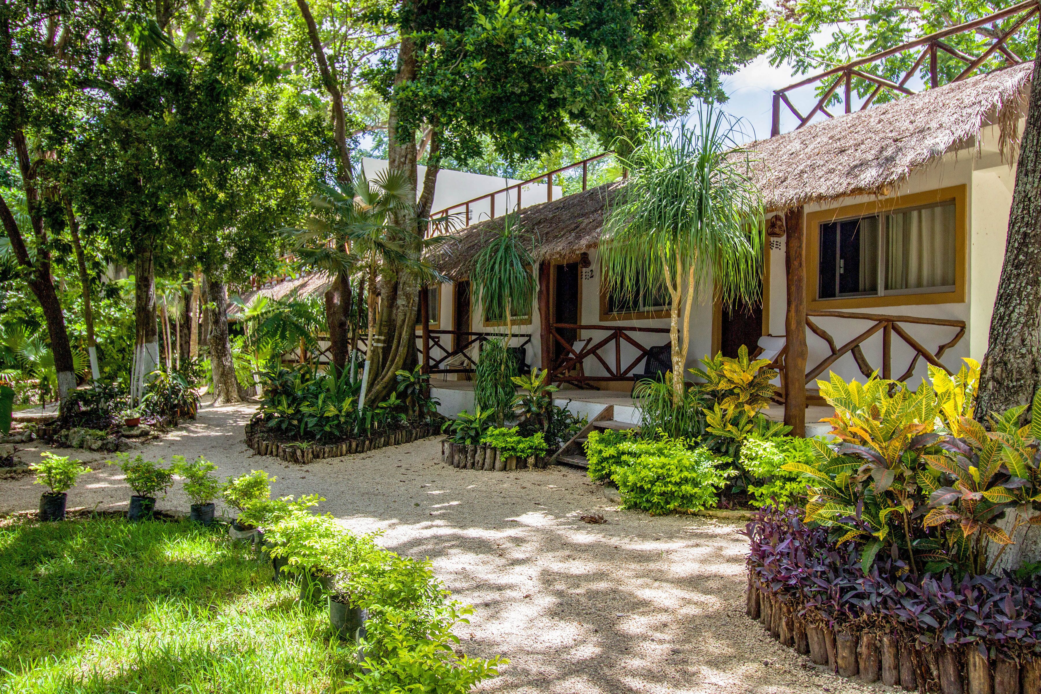 Habitación familiar, Terraza, vista al jardín | Escritorio, espacio para trabajar con laptop y wifi gratis 