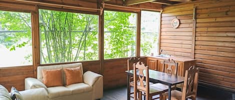 Cabane Familiale | Fer et planche à repasser, Wi-Fi gratuit, draps fournis