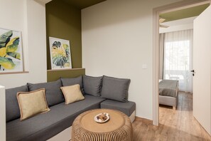 Deluxe Apartment, Terrace, Mountain View (Green Apt) | Living area