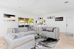 TV connectée, table de tennis de table