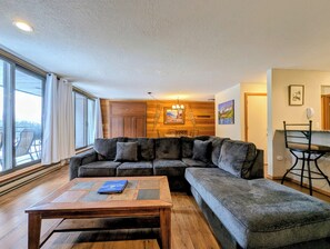 Een smart-tv en een open haard