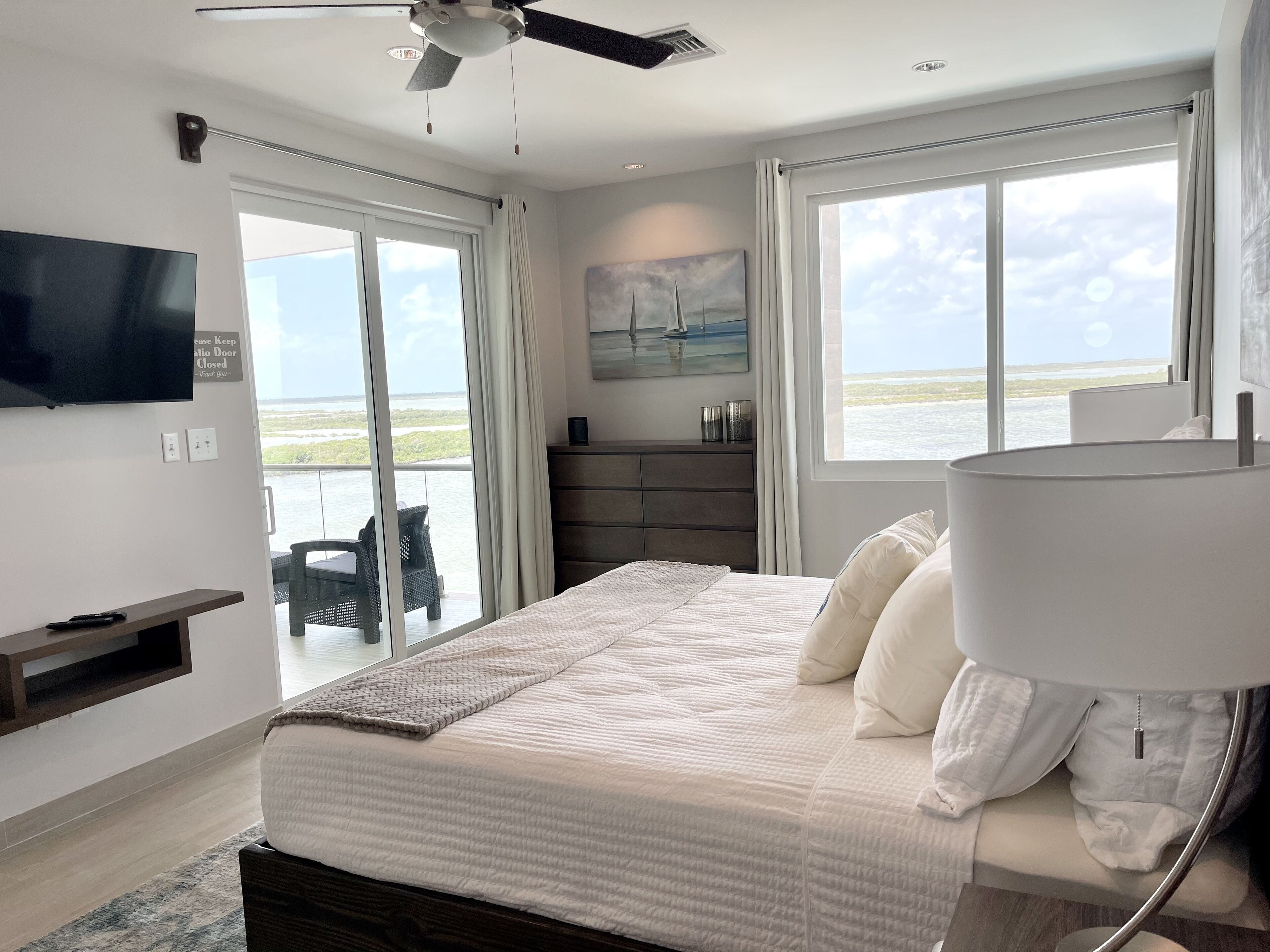 1 Schlafzimmer, Zimmersafe, Schreibtisch, Bügeleisen/Bügelbrett