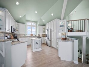 Fridge, microwave, oven, stovetop - Compass Tres: Guiding You To Vacation Perfection! (North Topsail Beach)