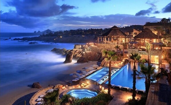 Alberca al aire libre y alberca climatizada