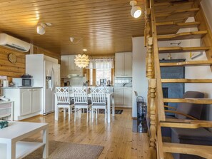 Dining - Aurinkoalppi 12a paritalon yläkerta by Interhome (Hyrynsalmi)