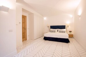 3 chambres, fer et planche à repasser, lit parapluie, Wi-Fi gratuit