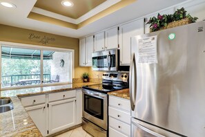 Fridge, microwave, stovetop, dishwasher