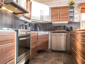 Geladeira, micro-ondas, lava-louças