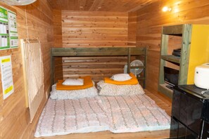 1 slaapkamer, een strijkplank/strijkijzer, gratis wifi