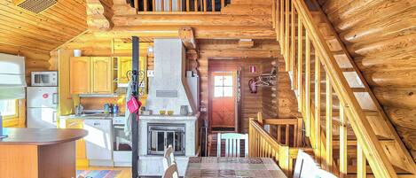 Kjøleskap, mikrobølgeovn, oppvaskmaskin og kjøkkenutstyr