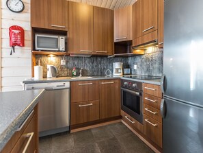 Refrigerador, microondas, lavavajillas, utensilios de cocina