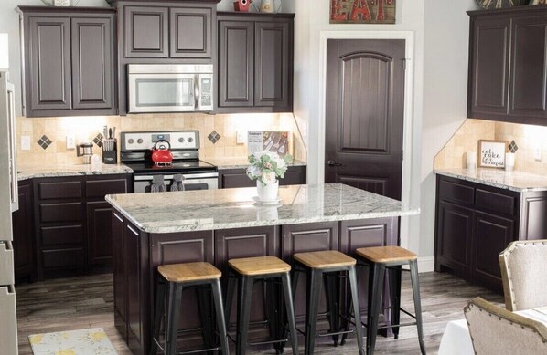 Fridge, microwave, oven, stovetop - Multi-Family Home! (Glen Rose)