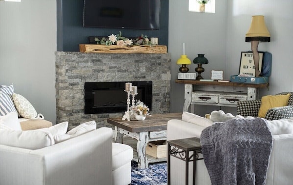 Smart TV, fireplace