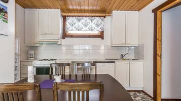 Fridge, microwave, dishwasher, cookware/dishes/utensils