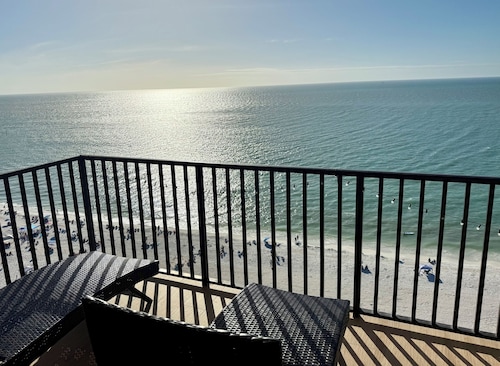 Direct BEACHFRONT 2bd/2bth Sea Winds of Marco FULLY REMODELED 12/2024 16th floor
