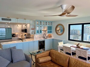 Smart TV - Direct BEACHFRONT 2bd/2bth Sea Winds of Marco FULLY REMODELED 12/2024 16th floor (Marco Island)