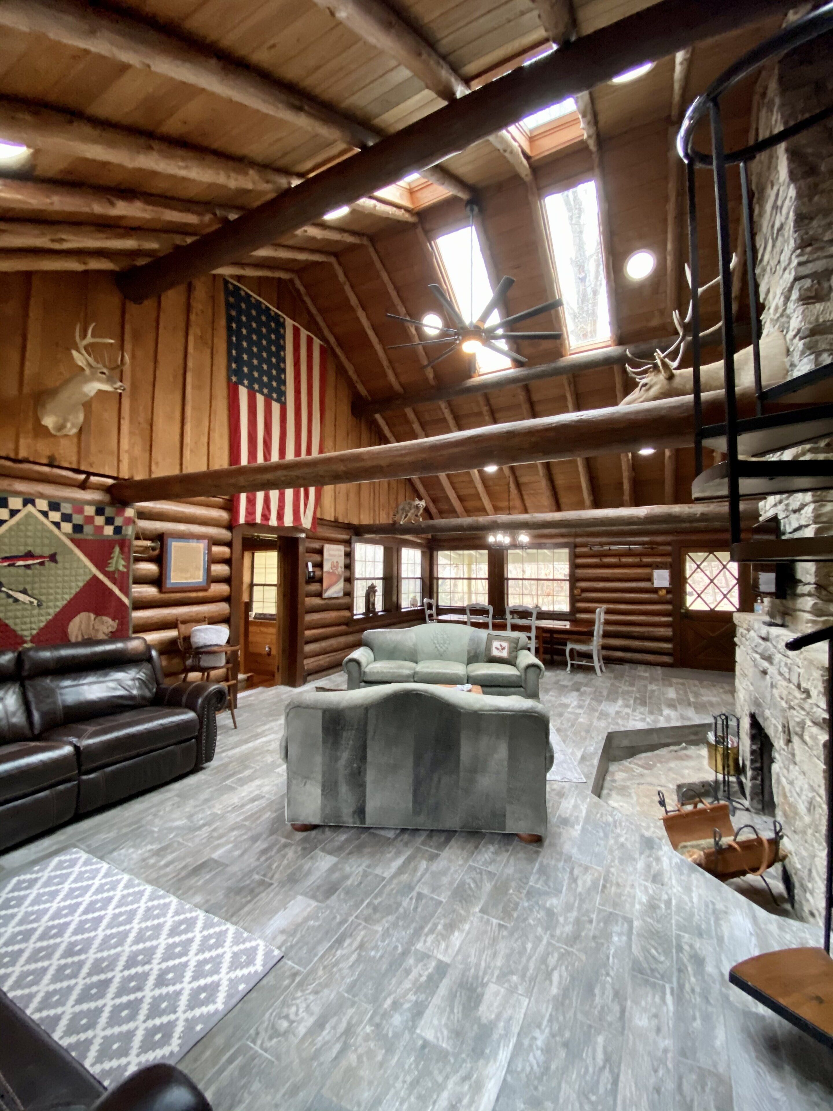 Beaver Lake Retreat - Lakefront in Backyard