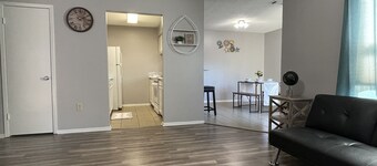 The Cottage by Mall of Louisiana, Baton Rouge